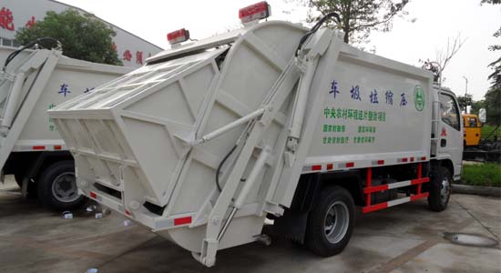 東風(fēng)小霸王壓縮式垃圾車(chē)（國六）