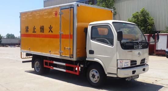 東風(fēng)小多利卡易燃液體運輸車(chē)