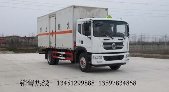 東風(fēng)D9易燃液體廂式運輸車(chē)