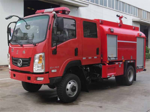 東風(fēng)四驅越野4.5噸水罐消防車(chē)